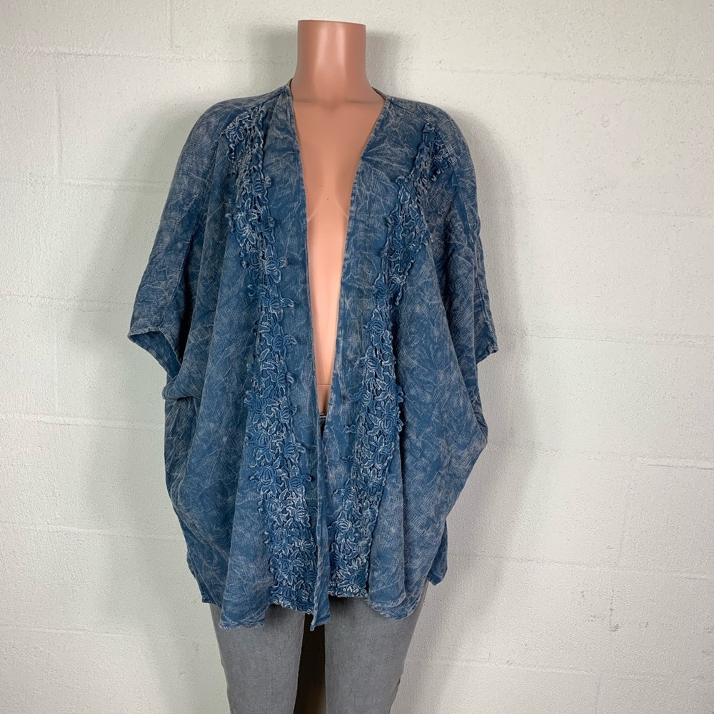 Avenue kimono acid wash open front size 16